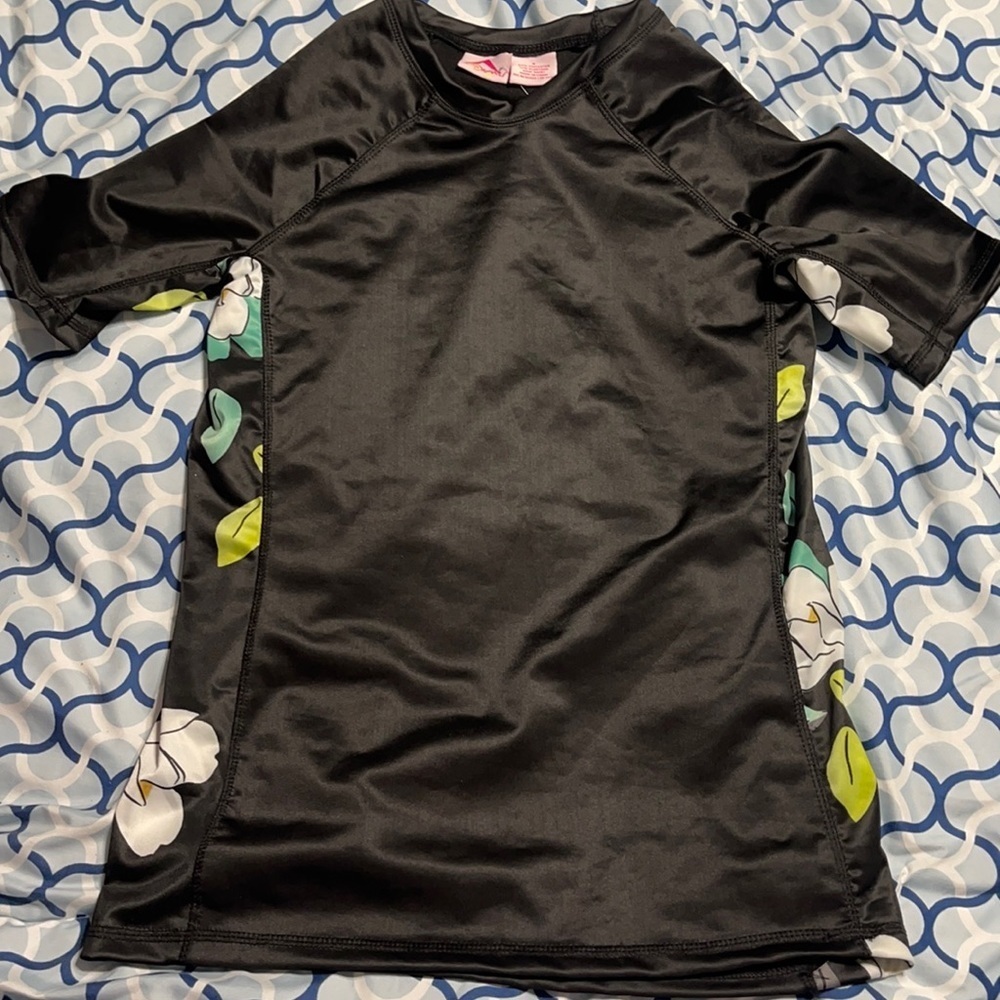 NWOT women’s S Kanu swim top